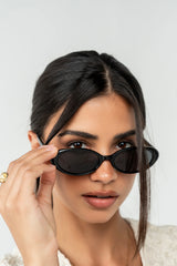 Mia Oval Sunglasses in Black