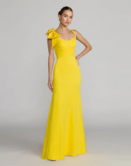 Yellow Scoop Neck Trumpet Gown With Bow